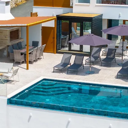 Paladium アパート トロギール